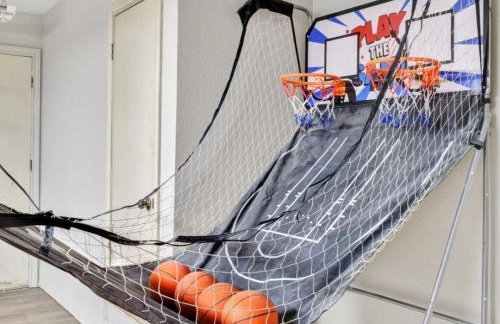 City Gem 4BR with POOL Sleeps 8 - Foto 5