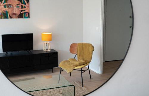 Spacious 3 bedroom apartment & private parking! - Foto 27