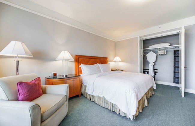 Luxury Condos at Four Seasons - Foto 10