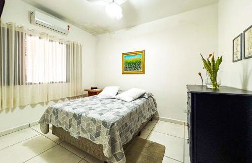 Casa com churrasqueira e piscina em Itanhaem - Foto 7