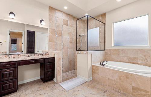 Randolph Central Location, 1-story, Chef Kitchen, Creekside - Foto 22