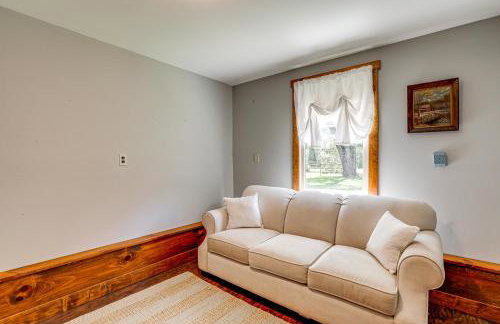 Walk to River Couples Retreat in Kintnersville! - Foto 19