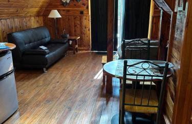 A-Frame Cabin #5 with Hot Tub on Patoka Lake in Southern Indiana - Foto 10