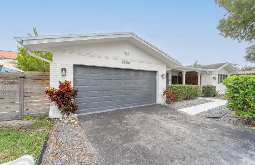 Resort Style Backyard Heated Pool Hot Tub Fire Pit - Foto 48