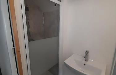 Contemporary and Spacious Home - Foto 26