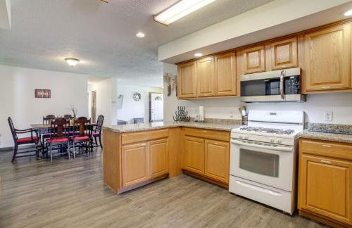 8-Acre Bridgman Oasis Pool, Hot Tub and Game Room - Foto 7