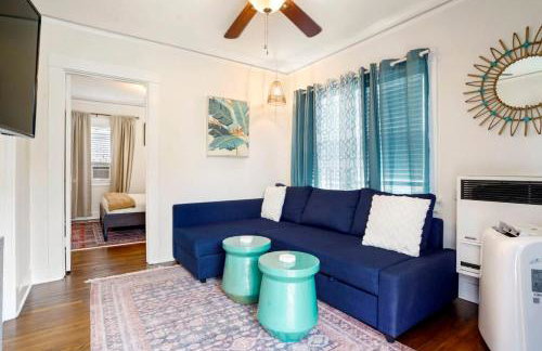 Adorable Quirky Hideaway BIG Private Enclosed Yard - Photo 2