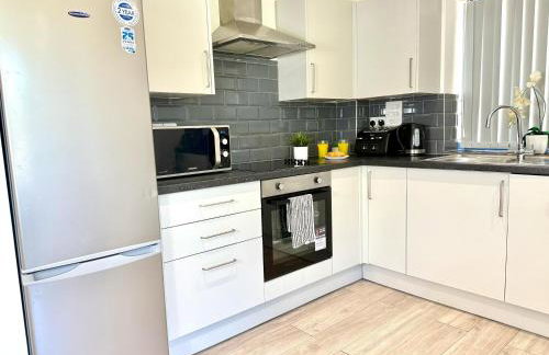 Evergreen Lodge - Two Bed Lux Flat - Parking, Garden, Patio, WIFI, Netflix - Close to Blenheim Palace & Oxford - F3 - Photo 17