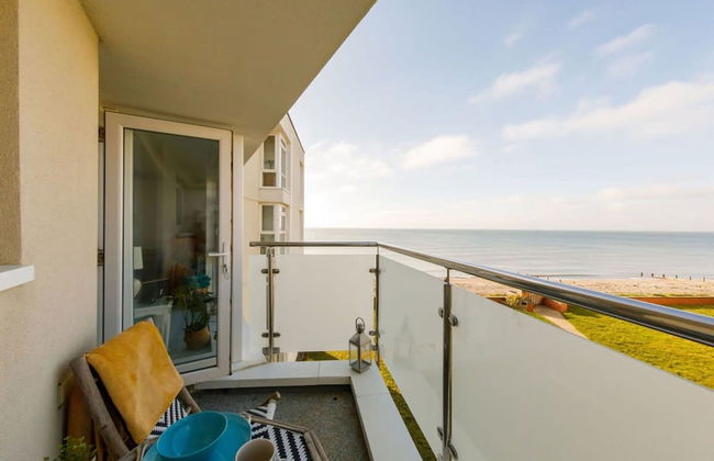 Two Bed Seafront Escape in East Wittering - Photo 33