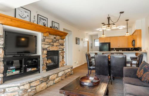 Mammoth Green #210 - Nearly Ski-in Ski-Out 2 Bedroom 2 Bath, Sleeps 6 on Golf Course - Photo 4