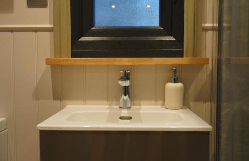 The Dragonfly - Luxury Lakeside Shepherds Hut - Foto 9