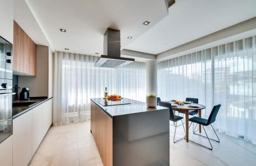 Newly Built 3 BDRM Luxury Apt Close to the Beach - Photo 20