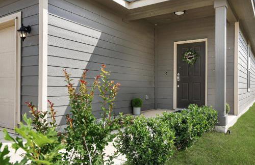 Stylish Hot Tub Retreat BBQ Yard Games WiFi Pets - Foto 48