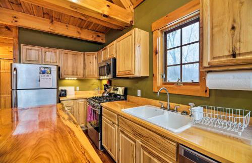 Ski Lodge Mtn Retreat with Fire Pit, Deck and Views! - Foto 9