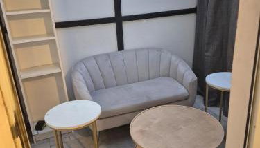 A bedroom flat in a house - Foto 1