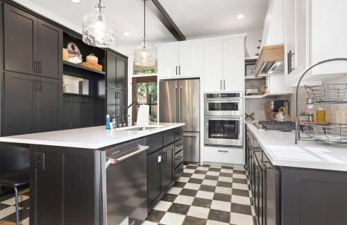 Tovey House-Walk to Downtown and Campus - Photo 22