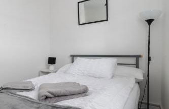 Comfortable Portsmouth home near Southsea beach great for group stays and contractors - Foto 10