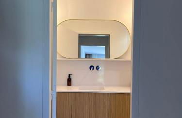 Contemporary Villa with Pool - Foto 28