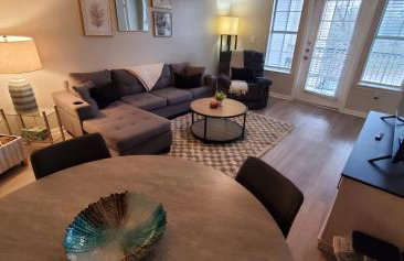 Comfortable Stay Near UT and Downtown Austin - Foto 25