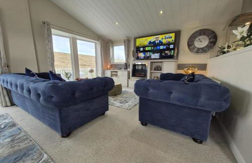 The Blue Lagoon 2 bedroom lodge with hot tub - Foto 11