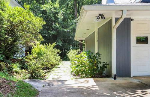 Modern Luxe Family & Groups Friendly Bungalow with Patio & Workspace - Foto 3