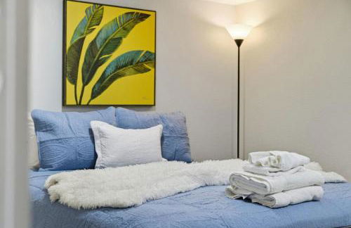 Cozy 1BR • Courtyard + Shared Deck - Foto 21