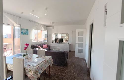 Cozy and sunny penthouse Fira BCN - Photo 9