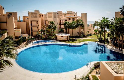 5 Stars BEACHFRONT PARADISE - Seaview, Always Heated Pool, Gym, Sauna! - Foto 17