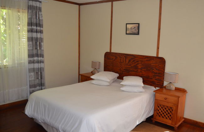 Log Cabin & Settlers Village - Photo 7