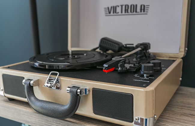 Mid Century Modern Downtown Condo | 30+ Night Min - Foto 39