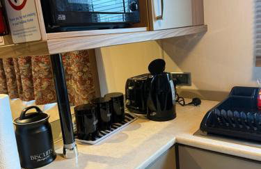 Serenity 2 and Serenity 1 Central lounge sleeps 6 3 bedrooms with 2 bathroom - Foto 13