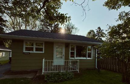 Chic Dunes Cottage with HOT TUB near Warren Dunes - Foto 13
