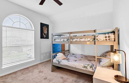 4 BR w/ Pool 10 min to Six flags, AT&T Stadium & Glode Life Park - Foto 23