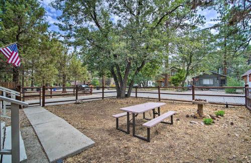 8 Mi to Big Bear Lake and Village Sugarloaf Cabin! - Foto 27