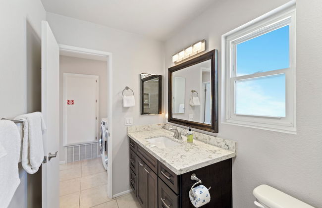 Seafaring Sweet Dreams 5 Minute Walk to Beach! - Foto 16