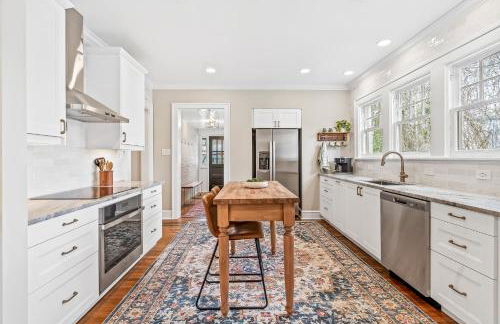 Luxurious Retreat in Historic Downtown Burlington Downstairs Only - Foto 37