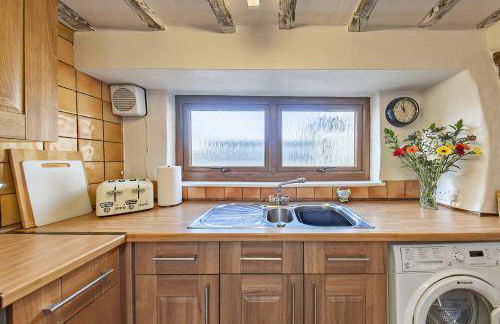 Beautiful 16th Century Ty Cerrig Cottage, set in stunning grounds with great views - Photo 8