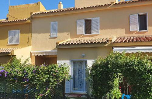 Acogedor chalet adosado en playas de Isla Cristina - Foto 1