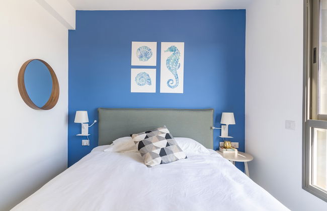 Sunlit Balcony & Coastal Charm by Sea N' Rent - Foto 6