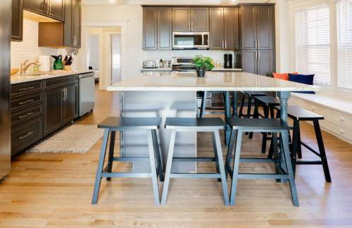 8BR at Tower Grove Park Sleeps 22 ABODEbucks - Photo 30