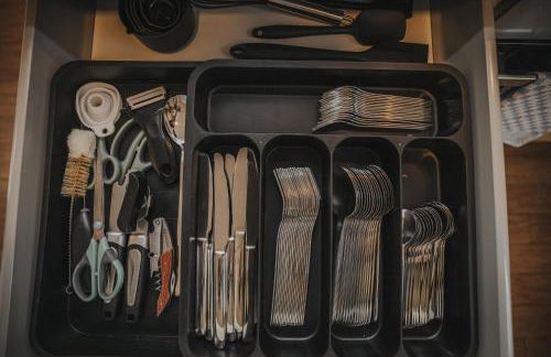 JOBOSTAYS - LINDEN Family Apartment Oldenburg - sehr geräumig 110m2 - Terrasse mit Gartenblick - voll ausgestattete Küche - 2 Bäder - Babybett - 10 Min zu Fuß zum Bahnhof - kostenloses WLAN - Parkplatz - kontaktfreier Check-In - Photo 45