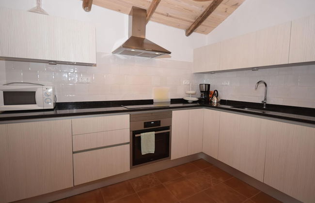 Elegant Loule Mansion With Pool - Photo 7