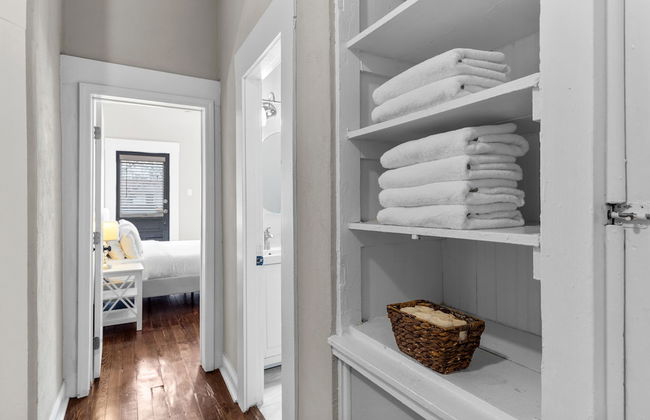 Designer Home in Shaw Right Side - JZ Vacation Rentals - Photo 6