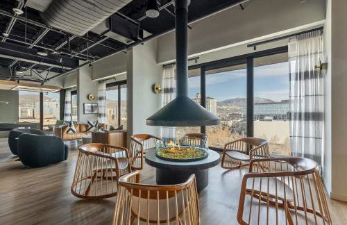 Downtown Stylish Cozy Vibe Work Area Free pkg Gym - Foto 24