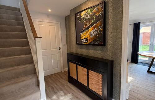 Silverstone Paddock Retreat - Photo 6