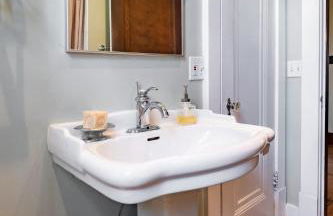 The Honey Bee Cottage by Stay Local Nashville - Foto 13