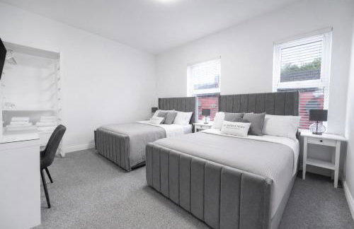 The Manchester Haven Sleeps 10 Near City Centre Breakfast hamper included - Photo 36