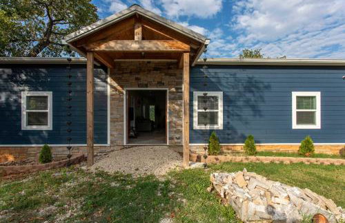 3BR House By Lake with BBQ Fire Pit & EV Charger - Foto 33