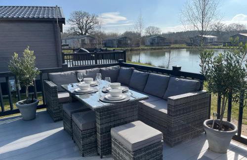 Kingfisher Lodge - Lakeside Lodge With Hot Tub - Foto 55