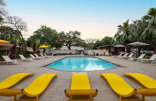 SoCo Chic Apartment Suites Close to Downtown - Foto 38